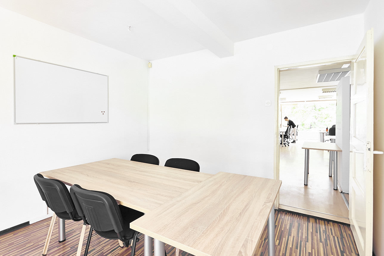 Spacious 15sqm office - Center Skopje